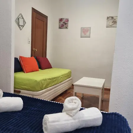 منزل للإقامة Plaza Luceros 2 *